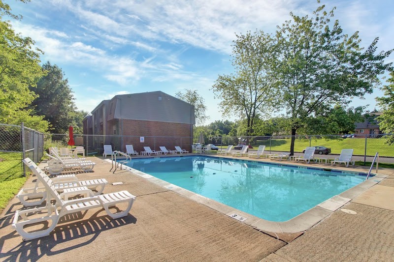 Colonial Glen Apartments photo 3